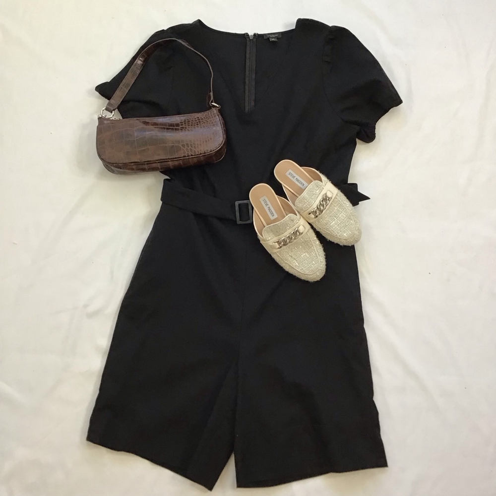 Ann Taylor Women Elegant Factory Black V-Neck Short Sleeve Jumpsuit Size 12 - Picture 2 of 16